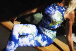 Planet Dragon Symmetry In Ocean Motion Leggings